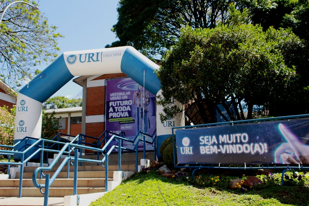 Ir para  <p><big>A Universidade Regional Integrada do Alto Uruguai e das Miss&otilde;es (URI) realiza neste domingo, 6, o seu Vestibular de Ver&atilde;o. Mais de 1.500 candidatos, procedentes dos tr&ecirc;s estados do sul do...