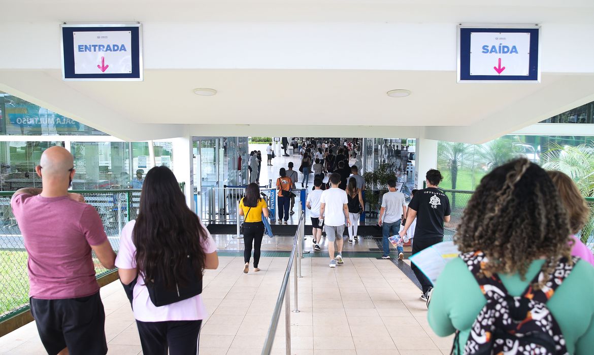Ir para  <p>&nbsp;O Exame Nacional do Ensino M&eacute;dio (Enem) 2022 come&ccedil;a a ser aplicado no pr&oacute;ximo&nbsp;domingo (13). Al&eacute;m das provas de linguagens e ci&ecirc;ncias humanas, os estudantes...