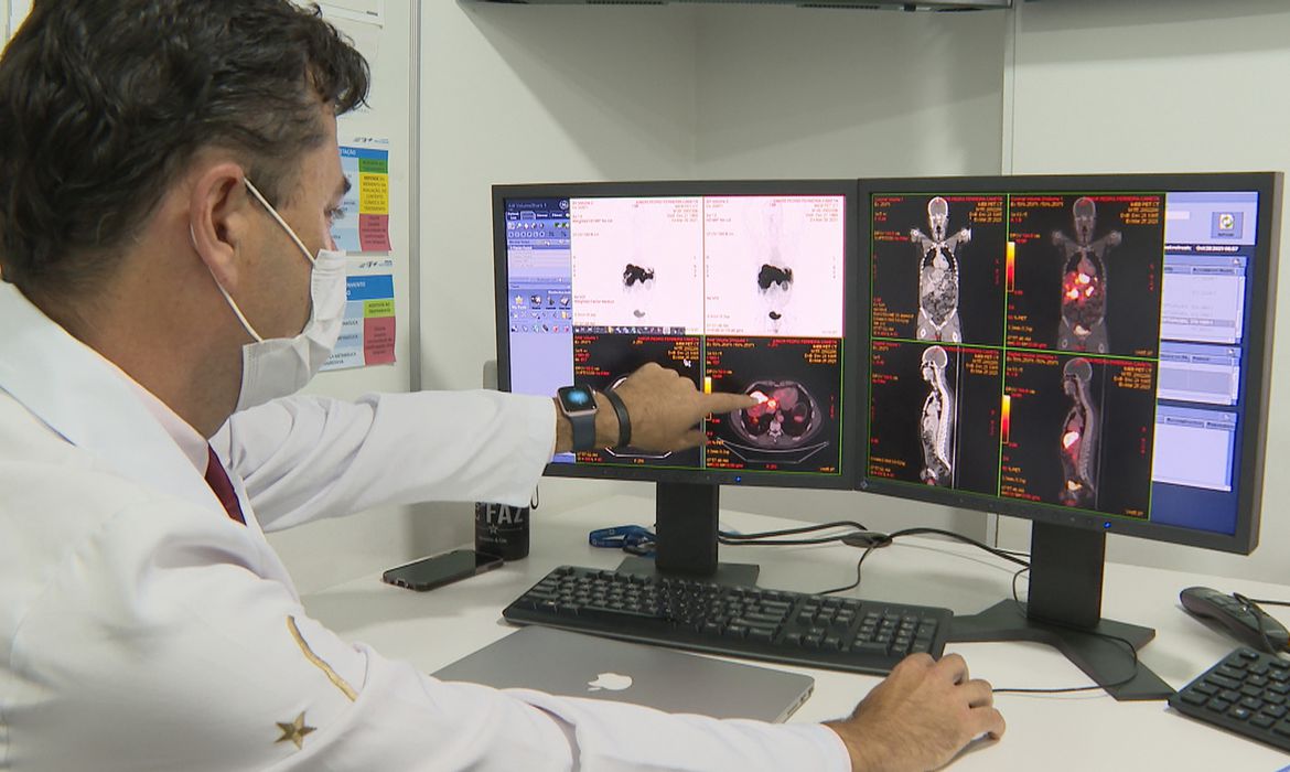 Ir para  <p>A fase aguda da pandemia da covid-19 afetou os pacientes com c&acirc;ncer de pr&oacute;stata, que n&atilde;o podiam parar o tratamento, mas precisavam continuar se cuidando para evitar a contamina&ccedil;&atilde;o...