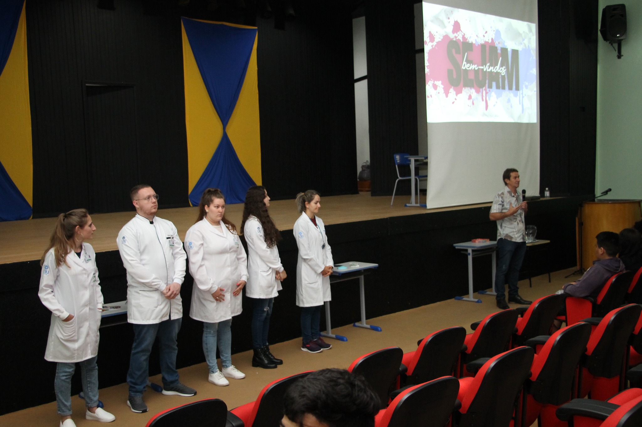 Ir para  <p>Preven&ccedil;&atilde;o de Infec&ccedil;&otilde;es Sexualmente Transmiss&iacute;veis (ISTs) e gravidez na adolesc&ecirc;ncia. Estas foram as tem&aacute;ticas proporcionadas pela a&ccedil;&atilde;o...