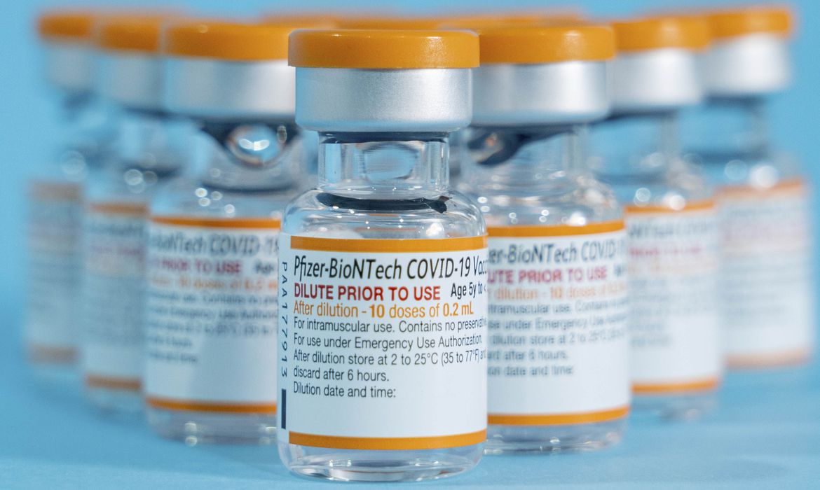 Ir para  <p>O Minist&eacute;rio da Sa&uacute;de deve liberar nos pr&oacute;ximos dias autoriza&ccedil;&atilde;o para&nbsp;vacina&ccedil;&atilde;o de crian&ccedil;as de seis meses a 4 anos com imunizante da Pfizer...