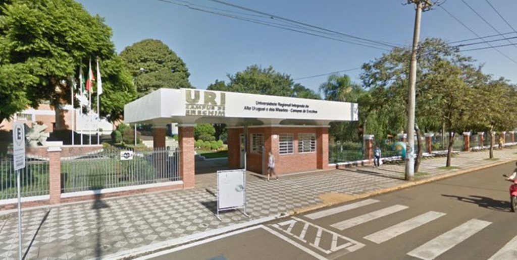 Ir para  <p>O Curso de Medicina da URI Erechim est&aacute; abrindo a possibilidade para tr&ecirc;s estudantes que conclu&iacute;ram o Ensino M&eacute;dio na regi&atilde;o possam realizar a gradua&ccedil;&atilde;o com...