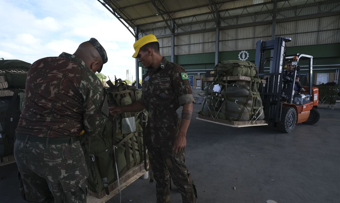 Ir para  <p>Os &oacute;rg&atilde;os governamentais que atuam no combate ao garimpo ilegal em terras yanomami passar&atilde;o a se reunir em um Centro de Comando e Controle instalado nessa quinta-feira&nbsp;(9)&nbsp;em Boa Vista....