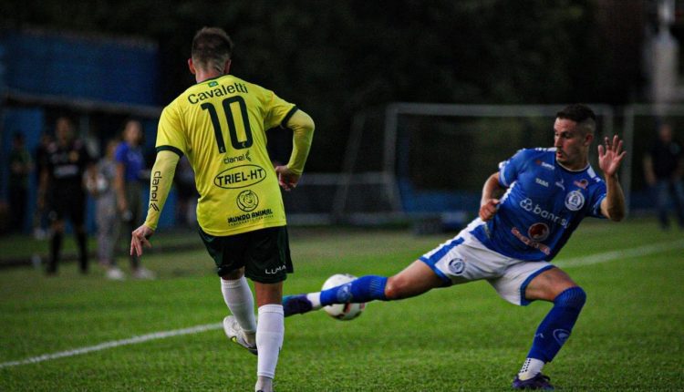 Ir para  <p>Na noite deste domingo (12), o canarinho venceu por 2 a 1 o Aimor&eacute;, no est&aacute;dio Cristo Rei, em S&atilde;o Leopoldo, pela s&eacute;tima rodada do Gauch&atilde;o. O &Iacute;ndio Capil&eacute; abriu...