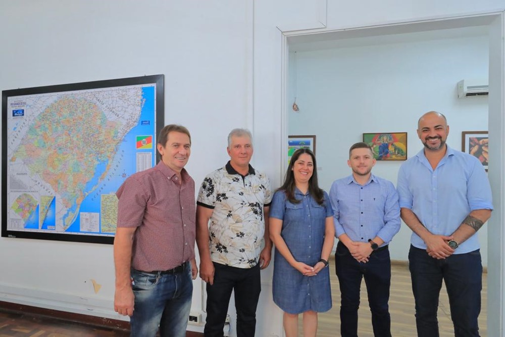 Ir para  <p><big>Na segunda-feira, 13/02 e na ter&ccedil;a-feira 14/02, o Prefeito em Exerc&iacute;cio Giovan Andr&eacute; Sperotto, juntamente com o Vereador Roberto Piccoli e o Secret&aacute;rio de Sa&uacute;de...