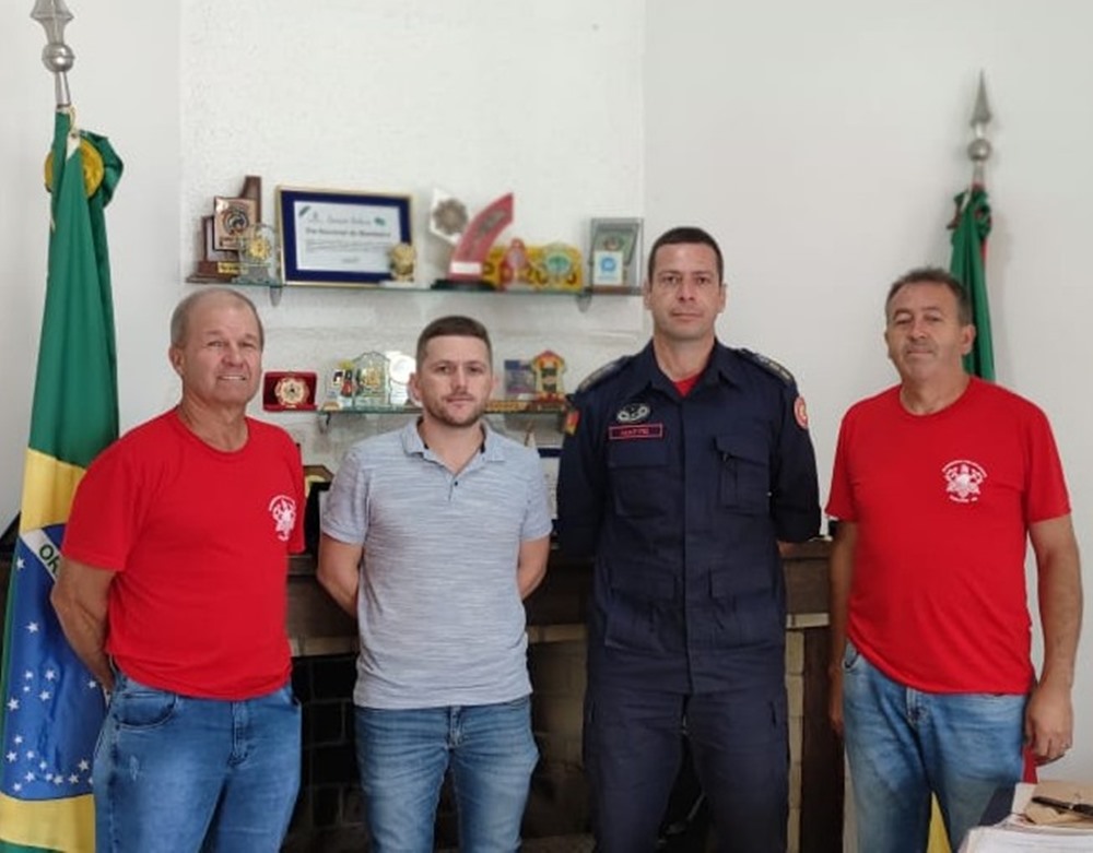 Ir para  <p><big>Na manh&atilde; desta quinta-feira, 16/02, o Prefeito em Exerc&iacute;cio Giovan Andr&eacute; Sperotto, juntamente com o Presidente da Associa&ccedil;&atilde;o Corpo de Bombeiros Volunt&aacute;rios de...