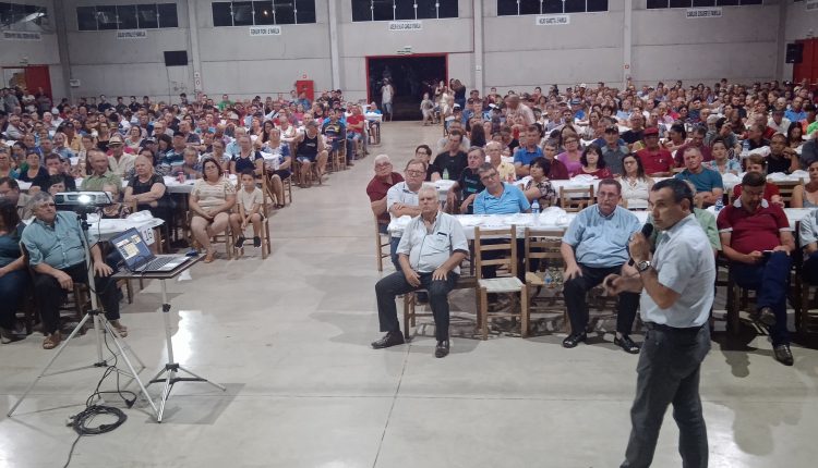 Ir para  <p>Ap&oacute;s 20 reuni&otilde;es com associados de 37 munic&iacute;pios, acontece nesta quinta-feira, 02, na comunidade Rio Quinto, munic&iacute;pio de Viadutos, a &uacute;ltima pr&eacute;-assembleia da Creral antes...
