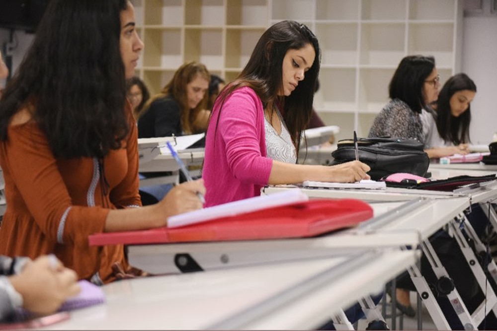 Ir para  <p><big>Universit&aacute;rios da rede privada interessados em financiar seus estudos por meio do Fundo de Financiamento Estudantil (Fies) podem se inscrever pela internet entre esta ter&ccedil;a-feira (7/3) e a...