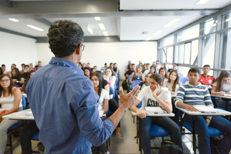 Ir para  <p>Em mais uma iniciativa importante para estimular o acesso e a perman&ecirc;ncia de jovens de baixa renda no ensino superior, o Minist&eacute;rio da Educa&ccedil;&atilde;o (MEC) divulgou nesta ter&ccedil;a-feira (7/3)...