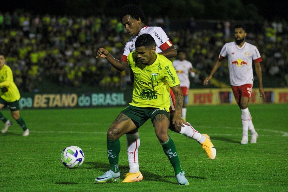 Ir para  <p><big>A noite desta quarta-feira (15), foi mais uma noite hist&oacute;ria para o canarinho no cen&aacute;rio do futebol nacional. O time verde-amarelo venceu o Bragantino por 3 a 1, no est&aacute;dio Colosso da Lagoa,...