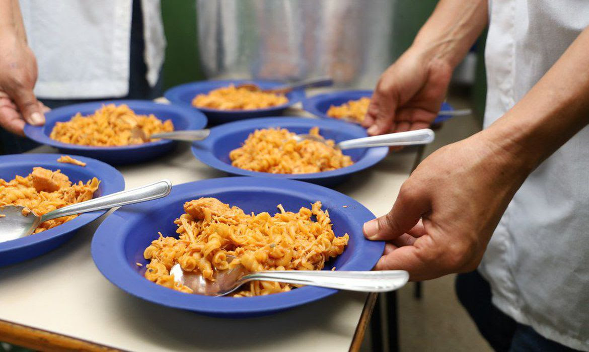 Ir para  <p>Na &uacute;ltima&nbsp;sexta-feira, 10 de mar&ccedil;o, o governo federal anunciou o reajuste nos valores da merenda escolar na rede p&uacute;blica de ensino, congelados h&aacute; cerca de seis...