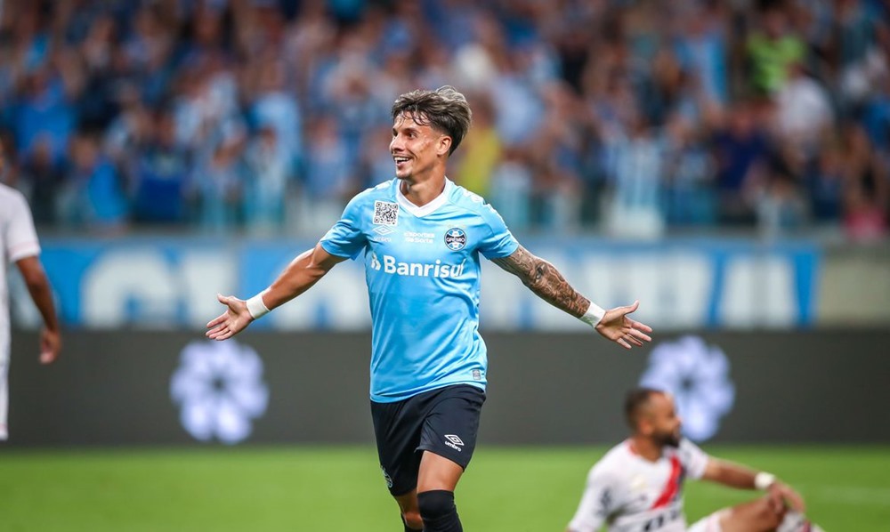Ir para  <p><big>O Gr&ecirc;mio segue vivo na Copa do Brasil. Jogando na noite desta quinta-feira (16) em Porto Alegre, a equipe ga&uacute;cha derrotou o Ferrovi&aacute;rio por 3 a 0. Agora, o Tricolor segue adiante para a terceira...