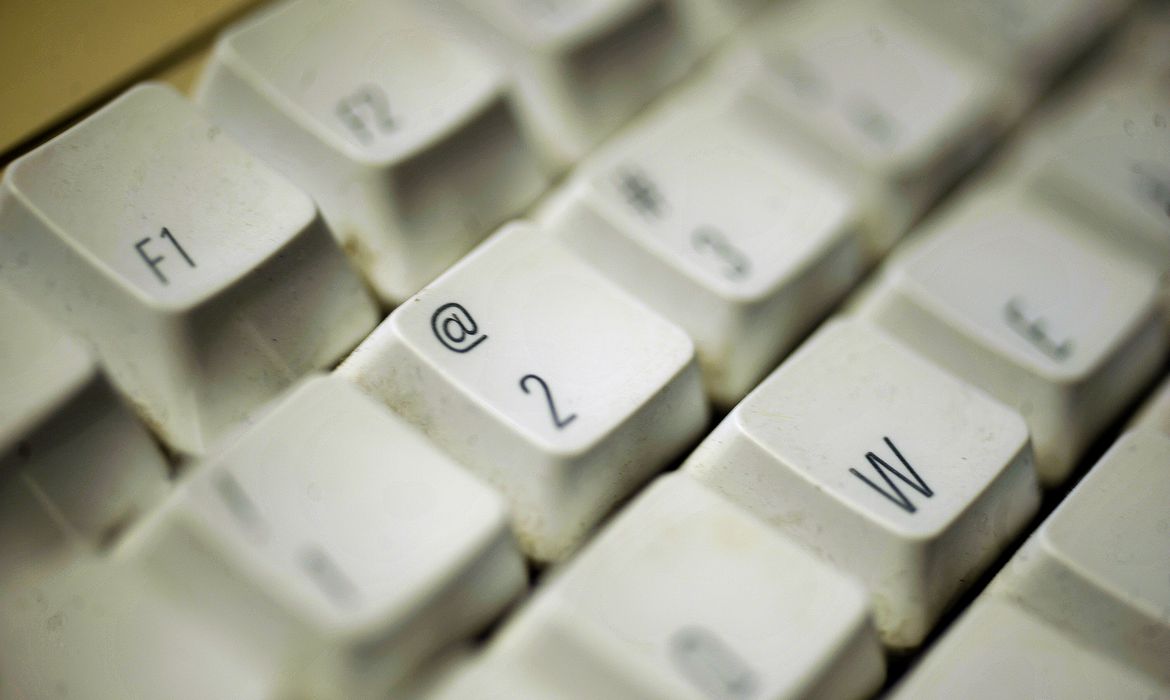 Ir para  <p>O Supremo Tribunal Federal (STF) realiza nesta ter&ccedil;a-feira (28) uma audi&ecirc;ncia p&uacute;blica para discutir as regras do Marco Civil da Internet. O debate foi convocado pelos ministros Dias Toffoli e Luiz Fux,...