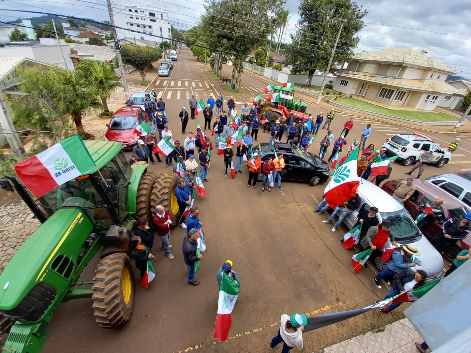 Ir para  <p><big>Sem respostas do governo federal desde a mobiliza&ccedil;&atilde;o realizada em Porto Alegre, a Fetag-RS e os Sindicatos dos Trabalhadores Rurais convocaram, nesta quarta-feira (19), agricultores(as) e pecuaristas...