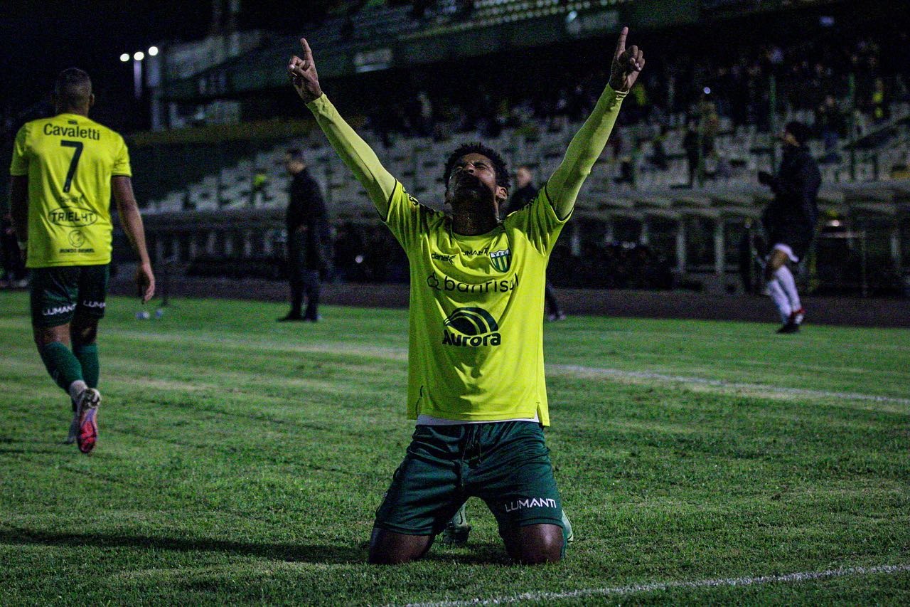 Ir para  <p>Uma noite perfeita para o canarinho no Colosso da Lagoa. Na noite desta quinta-feira (11), o time verde-amarelo goleou o time paraense por 5 a 0, pela terceira rodada da S&eacute;rie C. Os gols do atropelo ypiranguista foram marcados...