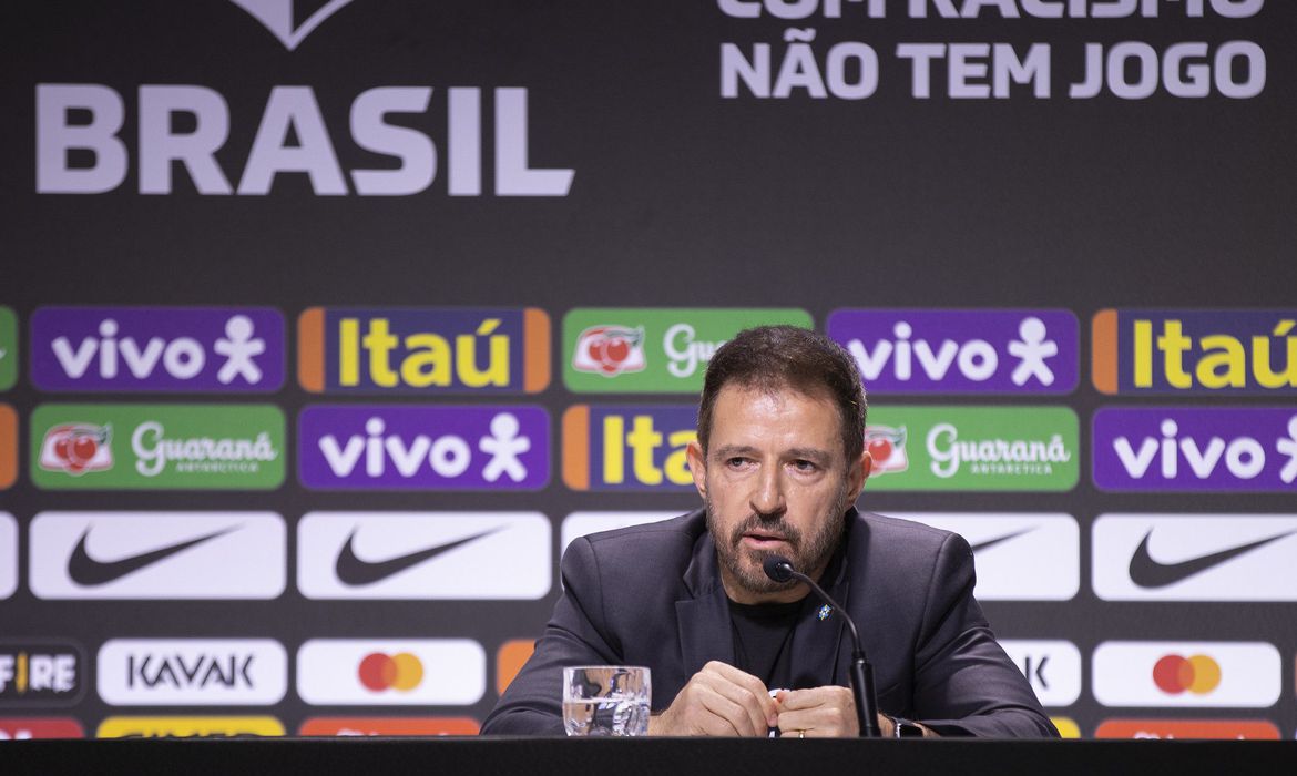 Ir para  <p><big>O t&eacute;cnico interino da sele&ccedil;&atilde;o brasileira Ramon Menezes anunciou neste domingo (28) a lista de 23 jogadores convocados para os&nbsp; amistosos contra Guin&eacute; e Senegal. Entre os...