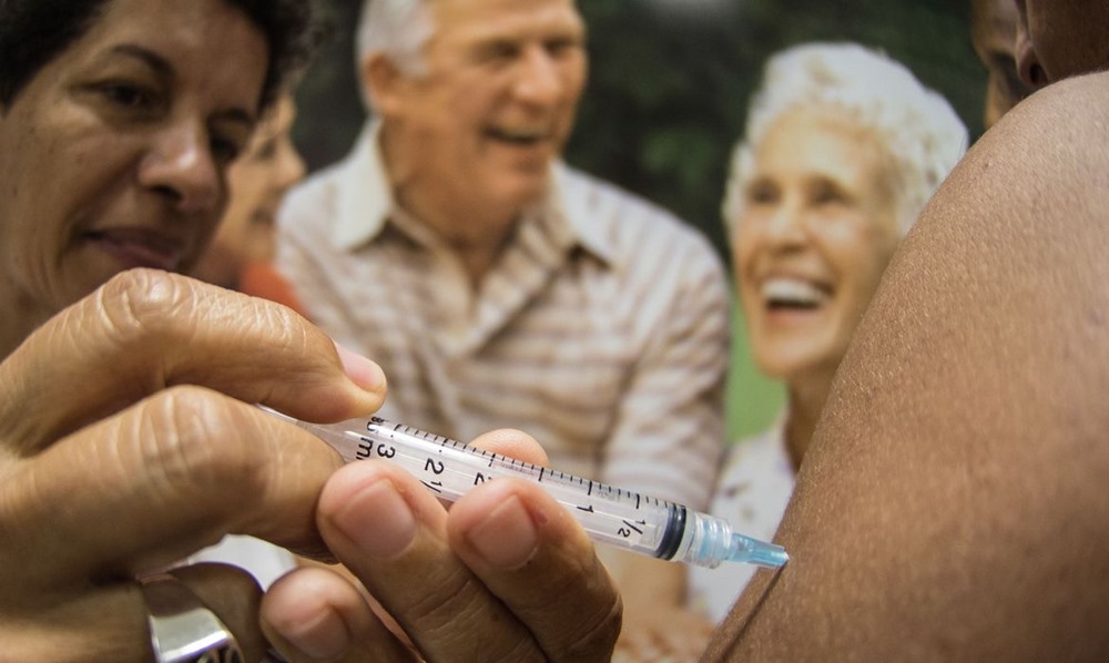 Ir para  <p><big>A campanha nacional de vacina&ccedil;&atilde;o contra a influenza (gripe) imunizou apenas 40,69% do p&uacute;blico alvo. A mobiliza&ccedil;&atilde;o - iniciada em 10 de abril - termina nesta quarta-feira...