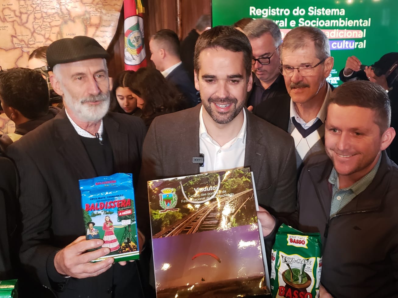 Ir para  <p><big>Nesta ter&ccedil;a feira, 13 de junho, o Galp&atilde;o Crioulo do Pal&aacute;cio Piratini recepcionou toda a cadeia produtiva da erva-mate ga&uacute;cha, atrav&eacute;s das suas entidades representativas,...