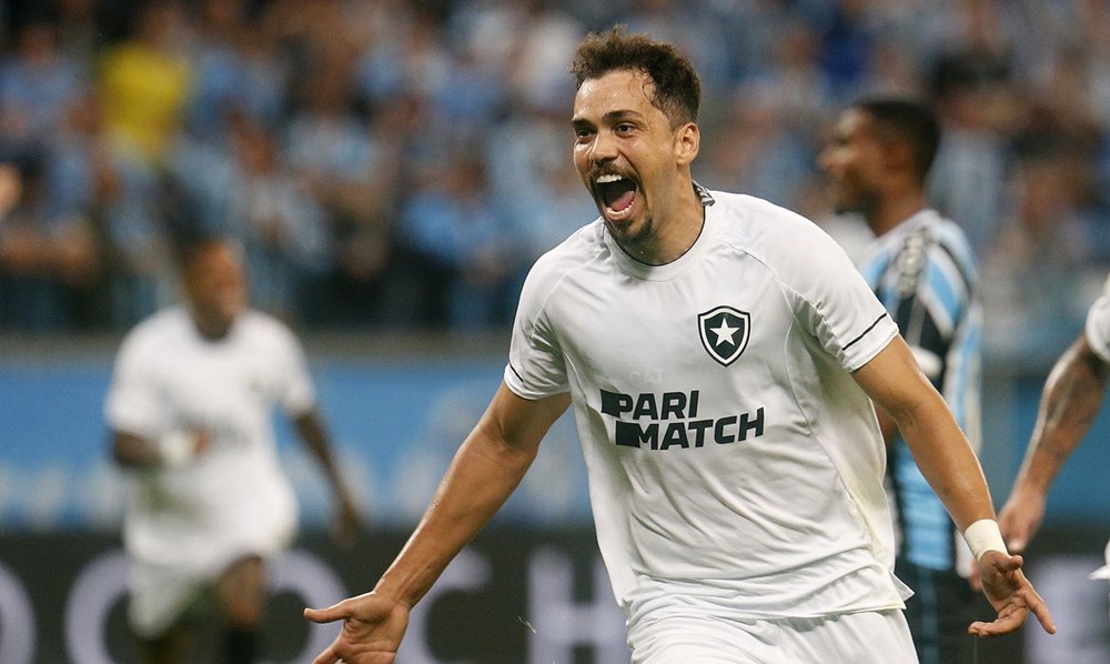 Ir para  <p><big>O Botafogo visitou o Gr&ecirc;mio em Porto Alegre na noite deste domingo (9), suportou a press&atilde;o do advers&aacute;rio no primeito tempo e garantiu a vit&oacute;ria nos 15 minutos finais da partida,...
