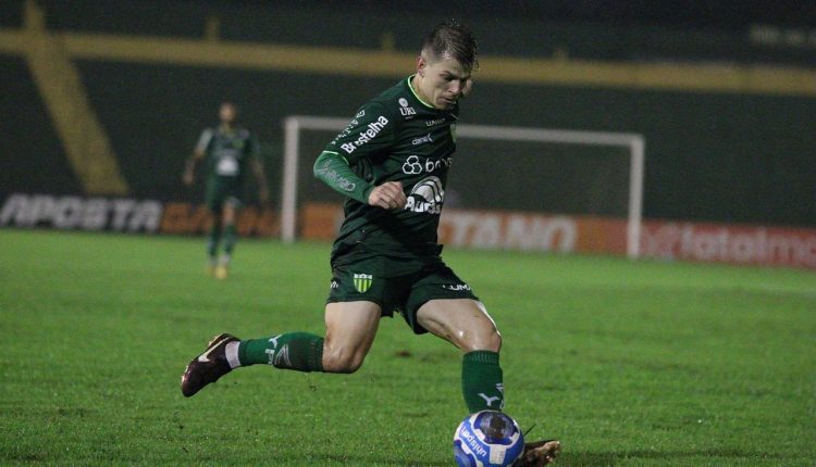 Ir para  <p>Um balde de &aacute;gua fria para o canarinho na noite desta segunda-feira (10), no est&aacute;dio Colosso da Lagoa. O Ypiranga at&eacute; fez um bom jogo, chegou a abrir dois gols de diferen&ccedil;a, mas um...