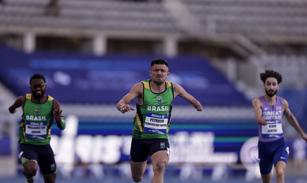Ir para  <p><big>O Brasil fechou esta segunda-feira (17),&nbsp;&uacute;ltimo dia de Mundial de Atletismo Paral&iacute;mpico, em Paris (Fran&ccedil;a), com mais sete p&oacute;dios, entre eles o tricampeonato de...