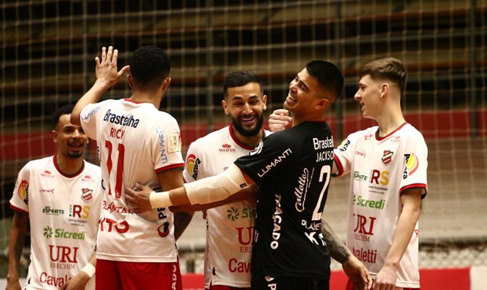 Ir para  <p><big><em>Uma noite de muitos e bonitos gols no Caldeir&atilde;o do Galo! Fechando a sequ&ecirc;ncia de dois jogos em dois dias, o Atl&acirc;ntico venceu neste domingo, 23, a AVF Vacaria por 6 a 0 e com isso foi a...