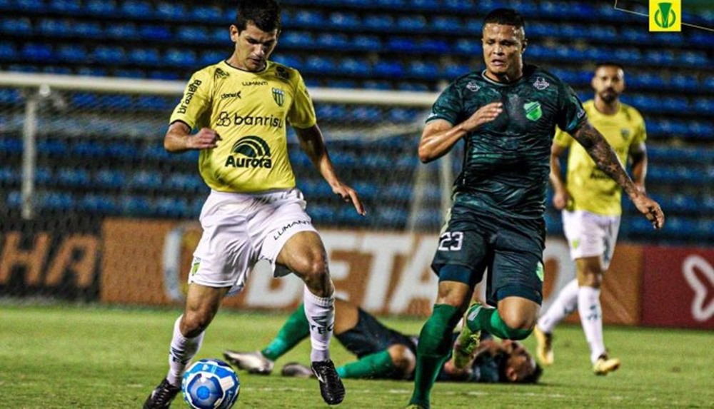 Ir para  <p><big>Na noite desta segunda-feira (14), o canarinho perdeu por 2 a 0, para o Floresta, no est&aacute;dio Presidente Vargas, em Fortaleza (CE), pela d&eacute;cima s&eacute;tima rodada da S&eacute;rie C. Os gols da...