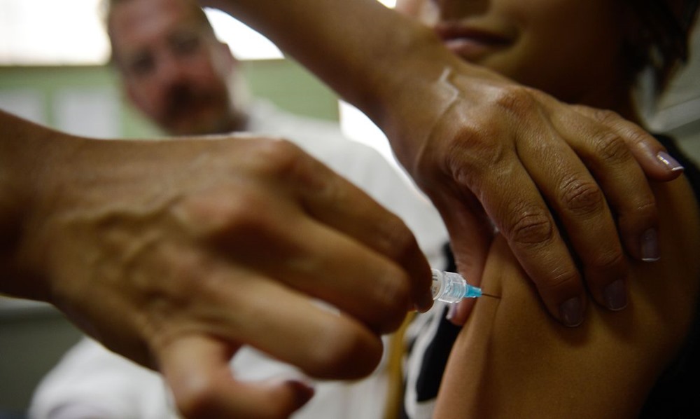 Ir para  <p><big>V&iacute;timas de viol&ecirc;ncia sexual passaram a ser grupo priorit&aacute;rio para vacina&ccedil;&atilde;o contra o papilomav&iacute;rus humano (HPV), de acordo com medida tomada pelo...