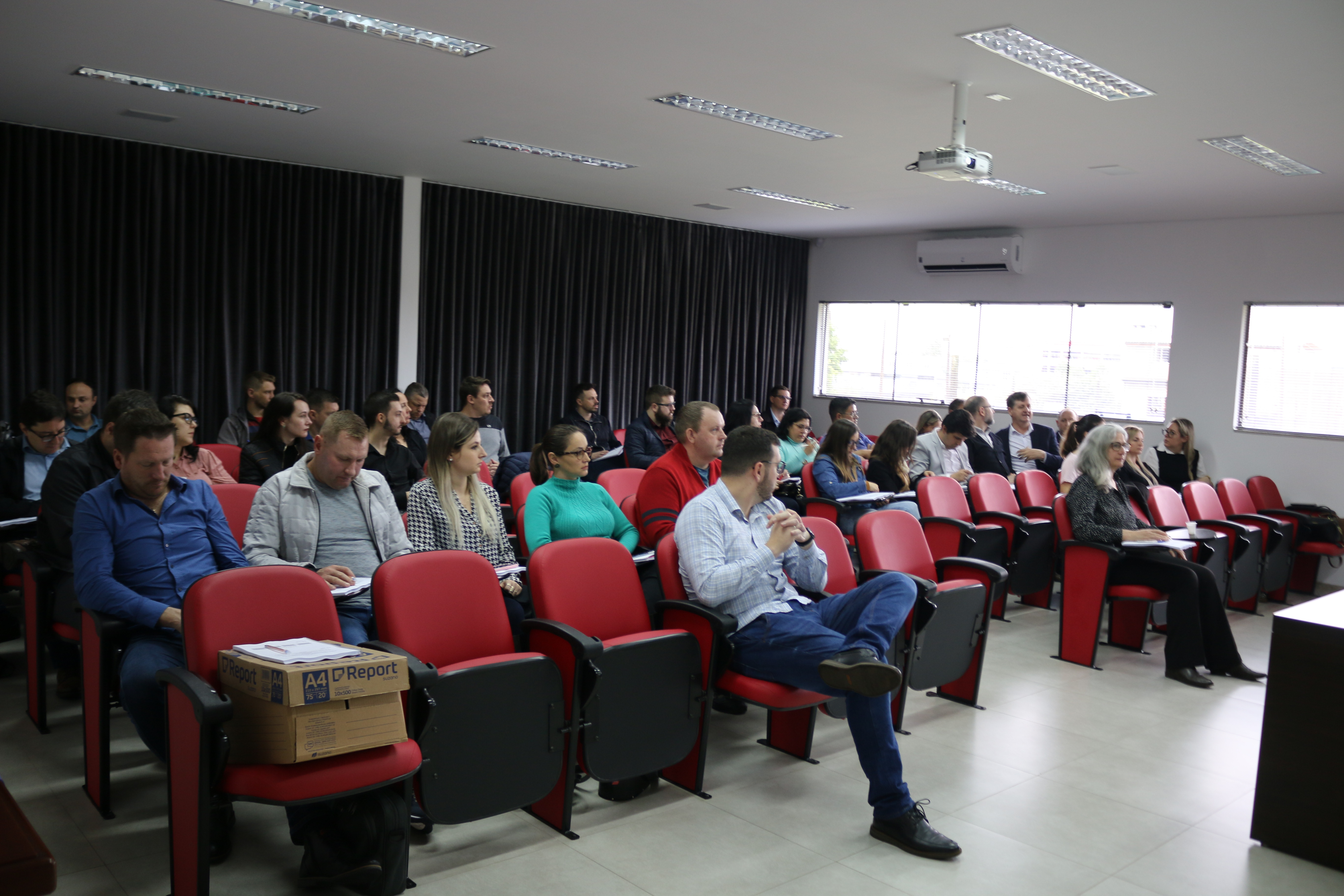 Ir para  <p>Atualizar e capacitar gestores p&uacute;bicos, servidores, empresas e demais pessoas interessadas sobre a Nova Lei das Licita&ccedil;&otilde;es e Contratos Administrativos &ndash; Lei Federal de n&uacute;mero...
