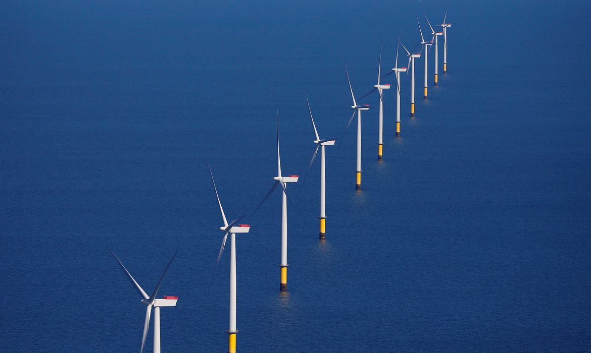 Ir para  <p>Em algumas regi&otilde;es do pa&iacute;s, mais notadamente nas dunas do Nordeste, grandes turbinas e&oacute;licas fazem parte da paisagem. Essas esp&eacute;cies de ventiladores gigantes s&atilde;o geradoras de energia...