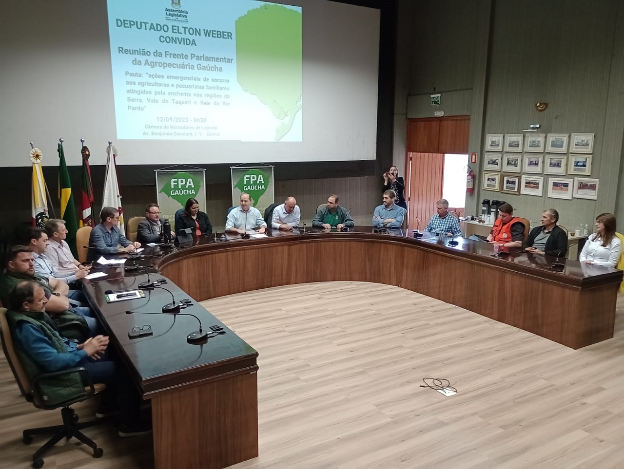 Ir para  <p><big>Discutir a&ccedil;&otilde;es emergenciais de socorro aos agricultores e pecuaristas familiares atingidos pela enchente nas regi&otilde;es da Serra, do Vale do Taquari e do Rio Pardo. Este foi o objetivo de uma...