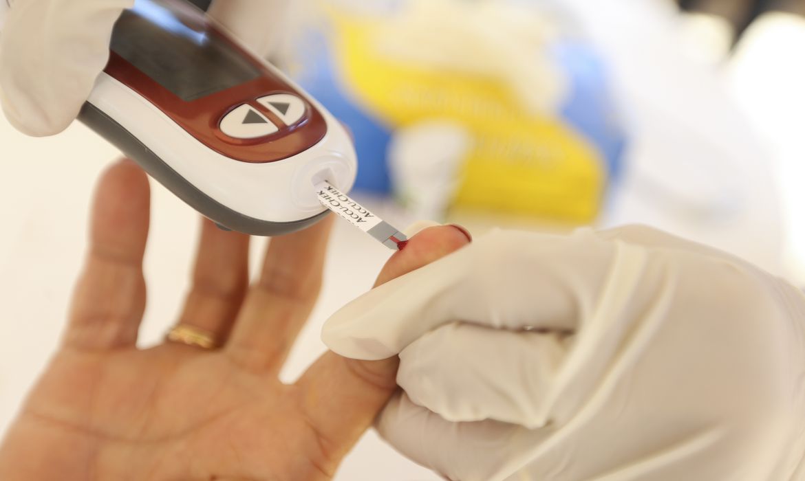 Ir para  <p>Mais de 16 milh&otilde;es de pessoas vivem com diabetes no Brasil, e esse n&uacute;mero pode chegar a 21 milh&otilde;es em 2030, segundo proje&ccedil;&otilde;es do Minist&eacute;rio da Sa&uacute;de. O que nem...