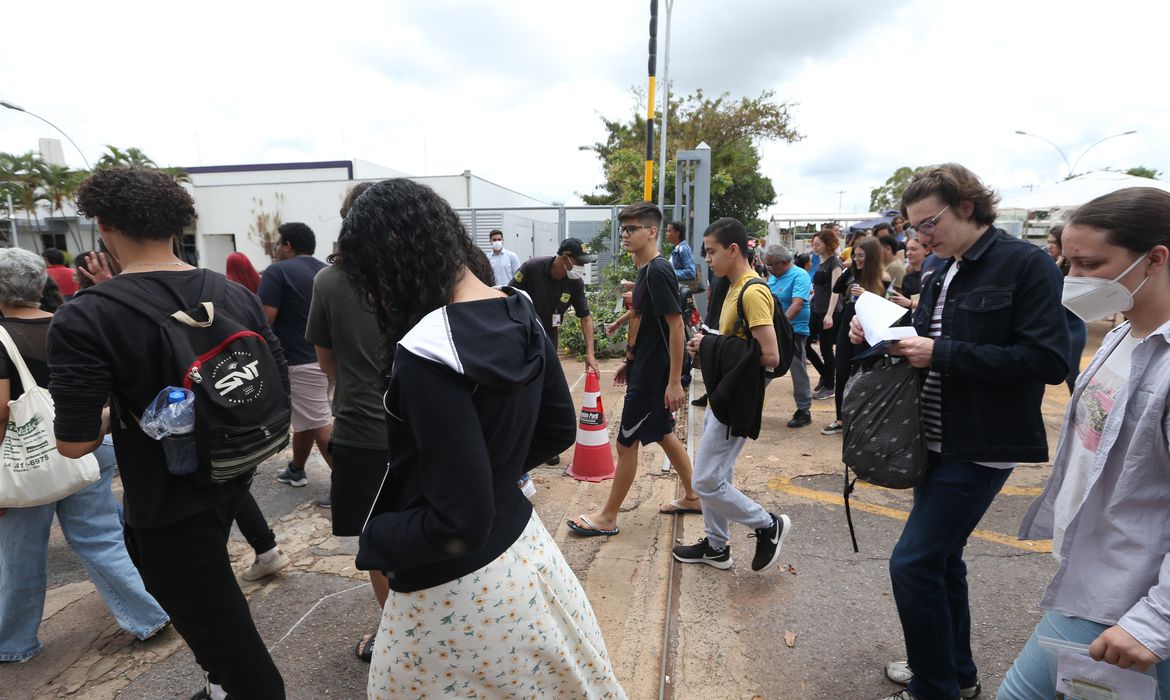Ir para  <p>O Exame Nacional do Ensino M&eacute;dio 2023 (Enem) ser&aacute; realizado no m&ecirc;s que vem, e os estudantes que v&atilde;o fazer as provas&nbsp;come&ccedil;am a se preparar. Al&eacute;m de estar com os...