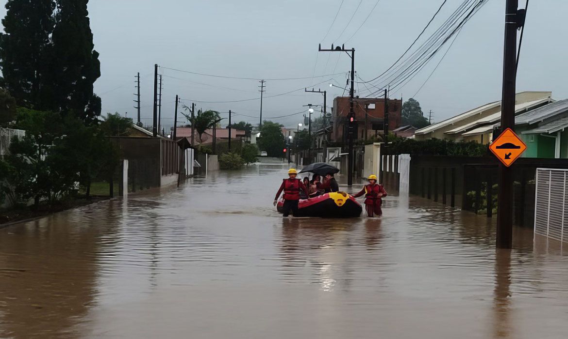 Ir para  <p>Santa Catarina tem 132 munic&iacute;pios com diversas ocorr&ecirc;ncias em virtude das fortes chuvas que atingem o estado desde a &uacute;ltima semana. De acordo com boletim da Defesa Civil, divulgado nesta segunda-feira (9),...
