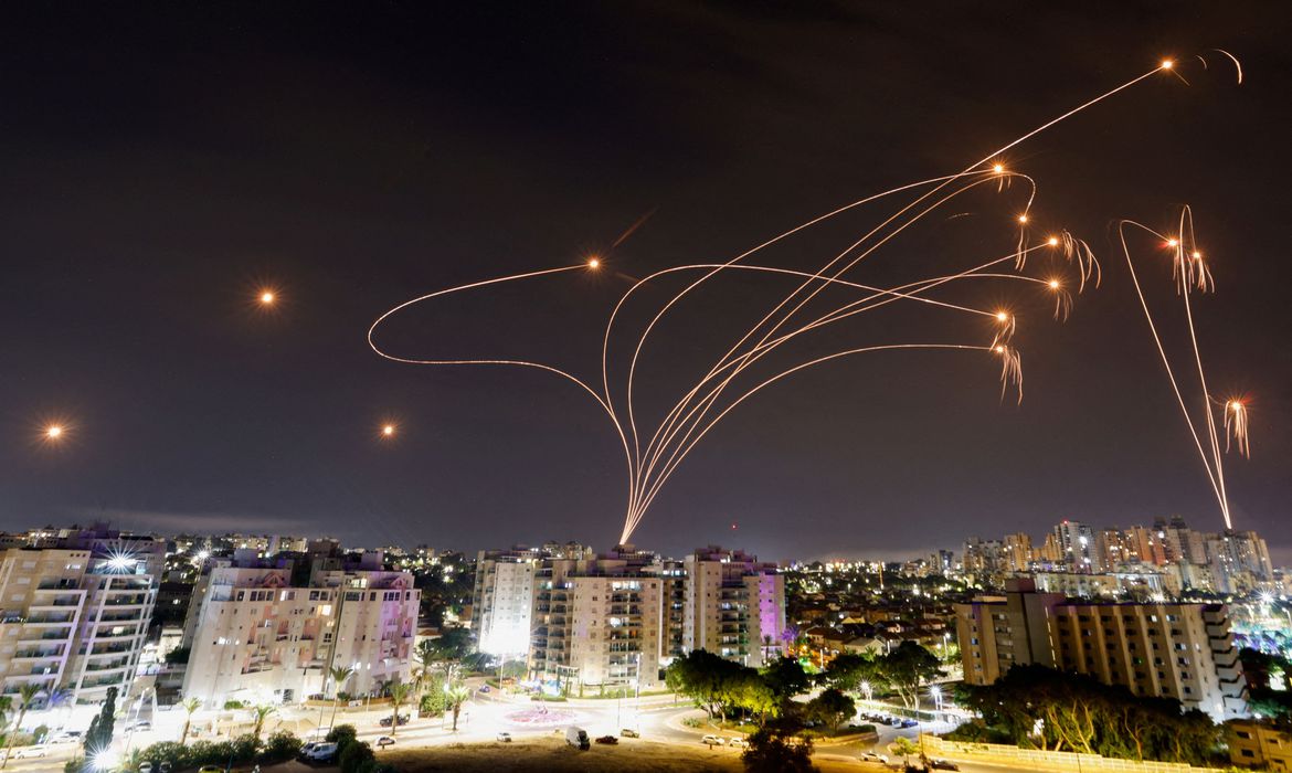 Ir para  <p>O governo brasileiro estima retirar 900 brasileiros de ter&ccedil;a-feira (10) at&eacute; s&aacute;bado (14) que est&atilde;o em Israel e na Palestina, informou&nbsp;o comandante da Aeron&aacute;utica, Marcelo...