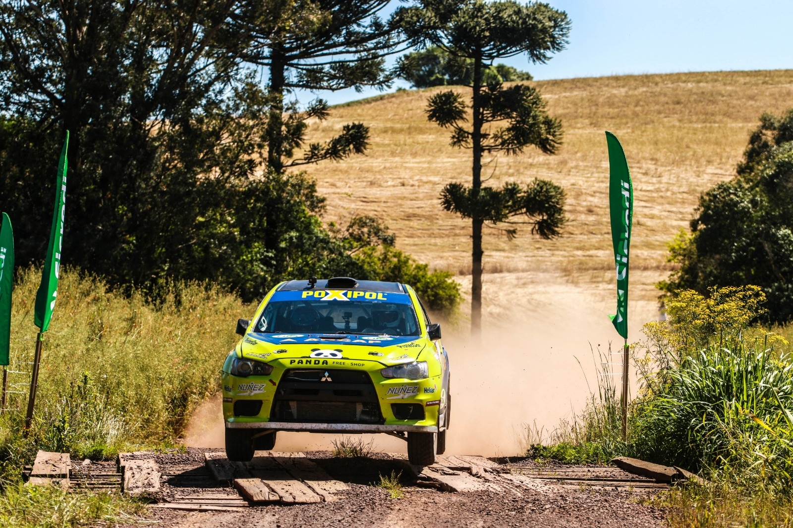 Ir para  <p>Um rally em alta velocidade! Assim foi a disputa da sexta etapa do Campeonato Ga&uacute;cho de Rally de Velocidade, realizada neste s&aacute;bado, 14, na cidade de Ipiranga do Sul, norte do Estado.<br />
Na pista, a...
