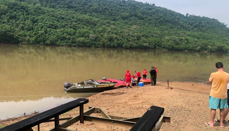 Ir para  <p><big>Em uma opera&ccedil;&atilde;o de resgate que se estendeu por seis dias, a ang&uacute;stia da fam&iacute;lia e amigos do operador da balsa Fl&aacute;vio Tobaldini, de 47 anos, finalmente chegou ao fim....