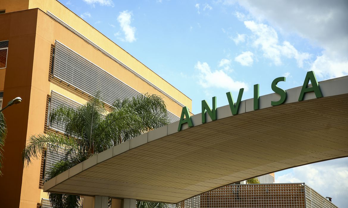 Ir para  <p><big>A Ag&ecirc;ncia Nacional de Vigil&acirc;ncia Sanit&aacute;ria (Anvisa) cancelou o registro do medicamento Adakveo (crizanlizumabe), indicado para reduzir a frequ&ecirc;ncia de crises vaso-oclusivas em pacientes...