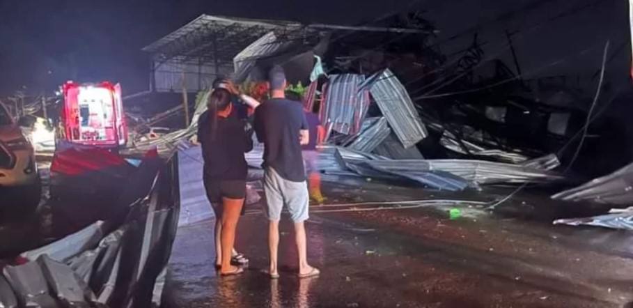 Ir para  <p><big>Um forte vendaval atingiu a cidade de Giru&aacute;, no Noroeste do Rio Grande do Sul, na noite desta quarta-feira e deixou ao menos uma pessoa morta, em torno de 60 pessoas feridas e muita destrui&ccedil;&atilde;o....