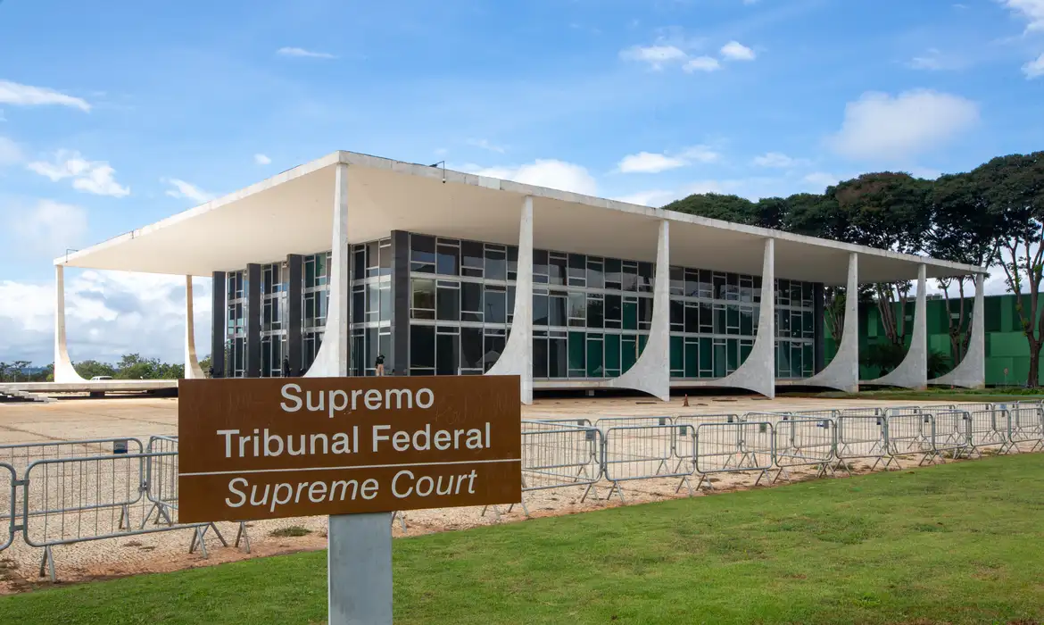 Ir para  <p><big>O Supremo Tribunal Federal (STF) decidiu nesta quinta-feira (14) determinar ao Congresso Nacional a aprova&ccedil;&atilde;o de uma lei para garantir a regulamenta&ccedil;&atilde;o da...