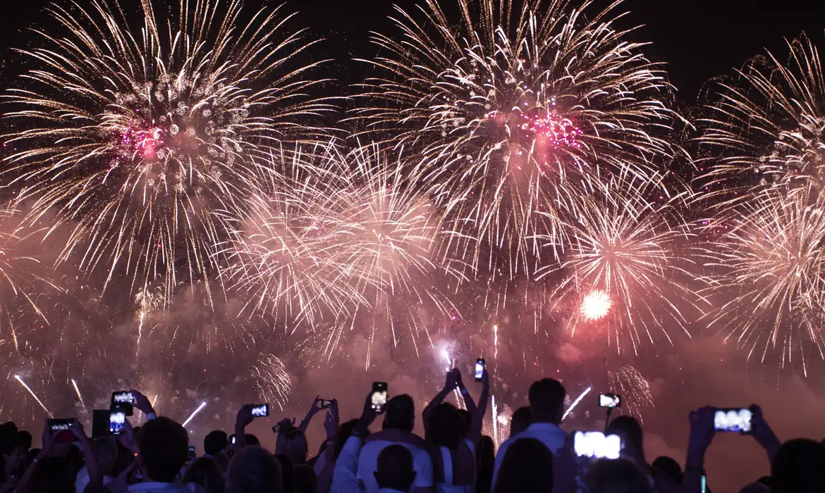 Ir para  <p><big>Embora sejam elementos tradicionalmente usados nas comemora&ccedil;&otilde;es&nbsp;de&nbsp;fim&nbsp;de&nbsp;ano, no Natal e no R&eacute;veillon,...