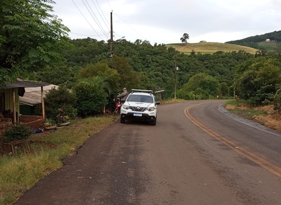 Ir para  <p>Jovem foi executado&nbsp;na tarde desta sexta-feira (29) na cidade de Viadutos. Conforme informa&ccedil;&otilde;es apuradas, os criminosos chegaram em uma motocicleta e efetuaram v&aacute;rios disparos no rosto do jovem,...