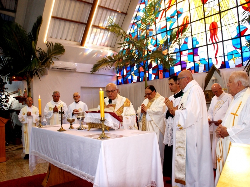 Ir para  <p><big>Dom Adimir Antonio Mazali presidiu missa de encerramento das atividades do Pe. Waldemar Zapelini na fun&ccedil;&atilde;o de P&aacute;roco da Par&oacute;quia Sagrado Cora&ccedil;&atilde;o de Jesus de...