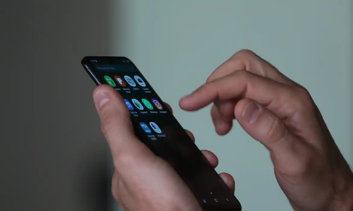 Ir para  <p><big>Lan&ccedil;ado h&aacute; menos de duas semanas, o projeto Celular Seguro j&aacute; tem mais de um milh&atilde;o de usu&aacute;rios cadastrados. Segundo o Minist&eacute;rio da Justi&ccedil;a e...