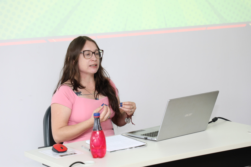 Ir para  <p><big>Buscar uma nova metodologia de ensino capaz de reconhecer a pluralidade cultural nos estudantes: essa foi uma das inquieta&ccedil;&otilde;es que motivaram Camila De Paris a reunir Paulo Freire, Pierre Bourdieu...