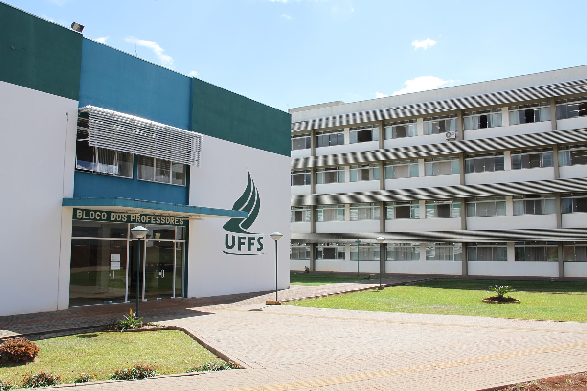 Ir para  <p><big>A Universidade Federal da Fronteira Sul (UFFS) lan&ccedil;ou processo seletivo para a contrata&ccedil;&atilde;o de professor substituto para o Campus Erechim. O Edital N&ordm; 60/GR/UFFS/2024 disponibiliza uma...