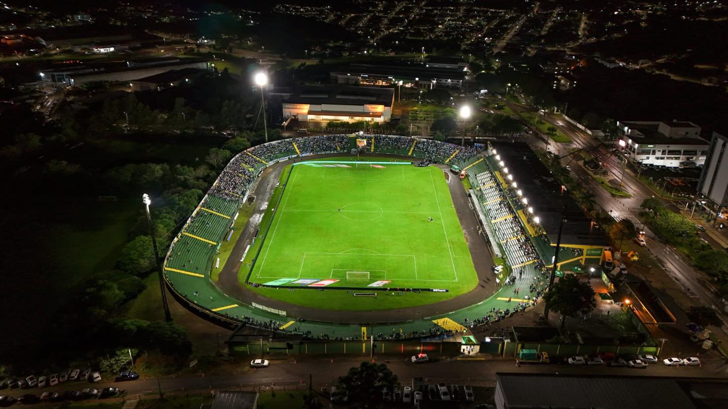 Ir para  <p><big>Na disputa contra o Gr&ecirc;mio, pela oitava rodada do Campeonato Ga&uacute;cho, celebramos um marco hist&oacute;rico: a inaugura&ccedil;&atilde;o da ilumina&ccedil;&atilde;o 100% LED no Colosso da...