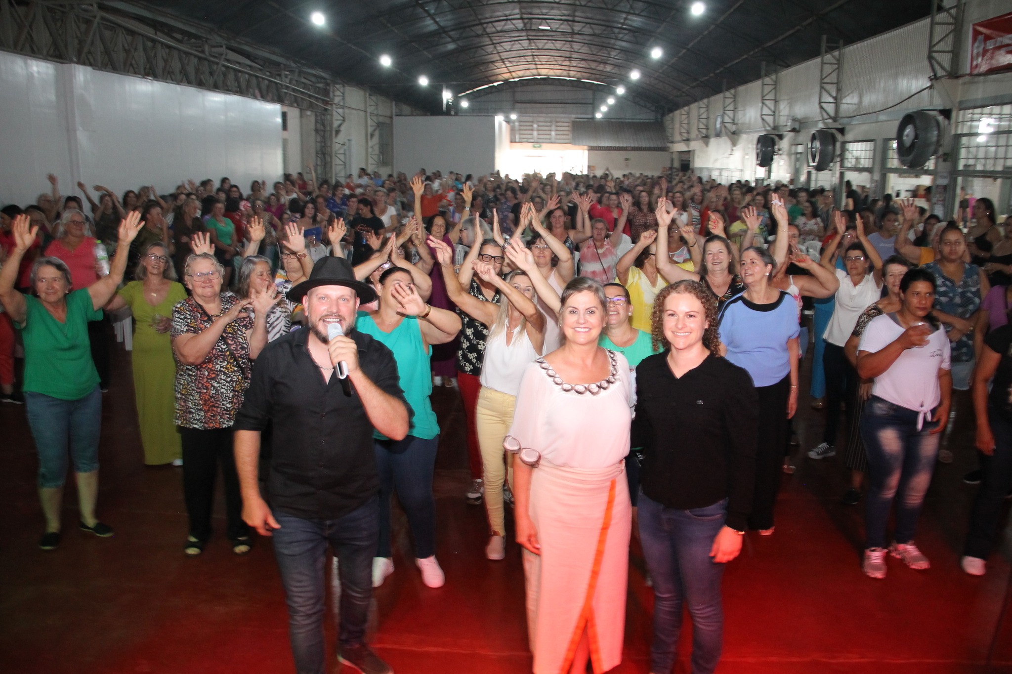 Ir para  <p><big>No s&aacute;bado, 09/03, aconteceu no Sal&atilde;o Paroquial de Viadutos o encontro em comemora&ccedil;&atilde;o ao Dia Internacional da Mulher.</big></p>

<p><big>As mulheres foram...