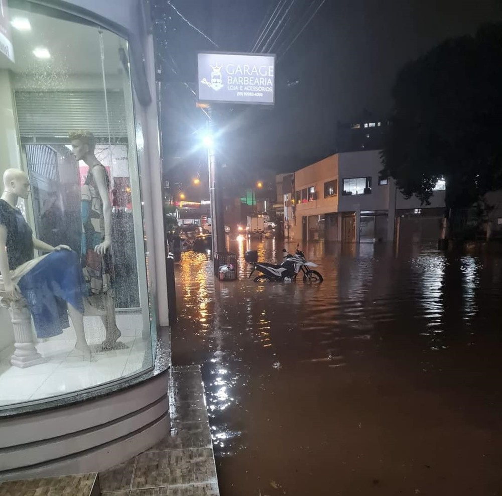 Ir para  <p><big>Uma forte chuva atingiu&nbsp;<a href="https://www.correiodopovo.com.br/not%C3%ADcias/cidades/casas-s%C3%A3o-invadidas-pela-%C3%A1gua-ap%C3%B3s-chuva-em-frederico-westphalen-1.1475908"...