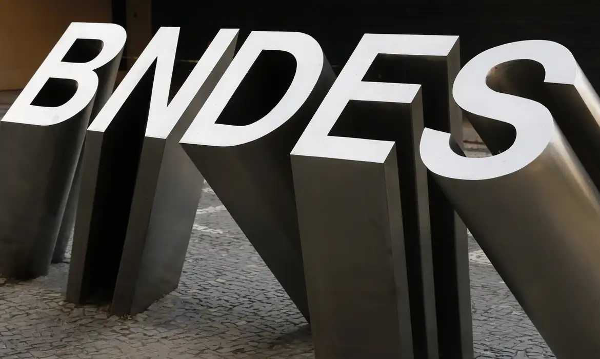 Ir para  <p><big>O Banco Nacional de Desenvolvimento Econ&ocirc;mico e Social (BNDES) confirmou&nbsp;que vai divulgar no segundo semestre deste ano edital para 150 vagas de preenchimento imediato, al&eacute;m de...